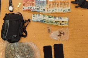 Bundespolizeiinspektion Flensburg: BPOL-FL: NMS - Rauchen im Bahnhof führt zum Auffinden von mehr als 500 Gramm Cannabis, Waffen und mehr als 10.000 Euro