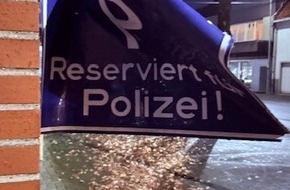 Polizeiinspektion Osnabrück: POL-OS: Bad Laer: Parkplatzschild für Einsatzwagen am Rathaus beschädigt - Polizei sucht Zeugen