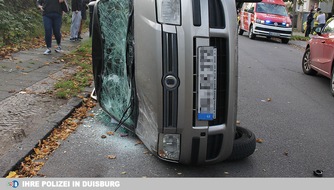 Polizei Duisburg: POL-DU: Obermarxloh: Auf der Seite gelandet - drei Personen verletzt