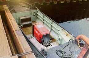 Polizei Duisburg: POL-DU: Beiboot aus dem Stadthafen Wesel entwendet - Zeugen gesucht