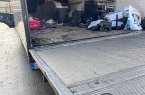 Polizei Bochum: POL-BO: Rauchverbot: Mitarbeiter qualmt während der Fahrt auf der Ladefläche - Polizei stoppt Lkw
