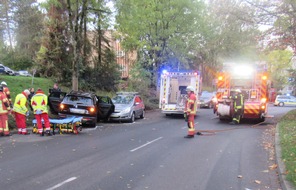 Polizei Mettmann: POL-ME: 52-Jährige kollidiert mit Baum und verletzt sich schwer - Velbert - 1910107