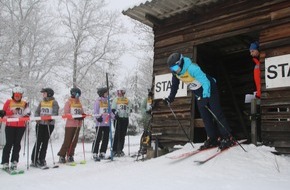 Kreispolizeibeh&ouml;rde Siegen-Wittgenstein: POL-SI: F&uuml;r die Polizei ging es steil bergab - bei den Skimeisterschaften am Hesselbacher Gletscher #polsiwi