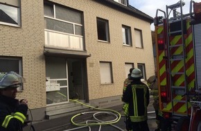 Feuerwehr Stolberg: FW-Stolberg: Zimmerbrand in voller Ausdehnung - Menschenleben in Gefahr