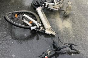 Polizei Mettmann: POL-ME: Von Autofahrer angefahren: Radfahrerin nach Unfall schwer verletzt - Ratingen - 2203001