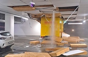 Feuerwehr München: FW-M: Mit Anlauf - verkeilt (Obersendling)