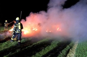 Polizeidirektion Pirmasens: POL-PDPS: Unbekannte zünden Heuballen an