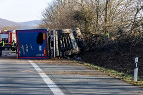 FW Porta Westfalica: 22.01.2026 - A2: Schwerer LKW-Unfall / 1 Verletzter