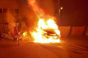 Polizei Mettmann: POL-ME: Erneut Brände in Heiligenhaus: Transporter stand in Vollbrand - Heiligenhaus - 2210121