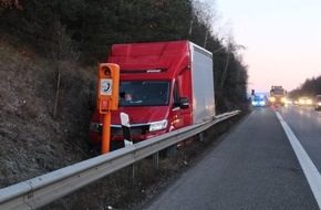 Polizeidirektion Kaiserslautern: POL-PDKL: Abkommen von der Fahrbahn, schwierige Bergung