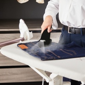 Die optimale Kombination zum B&uuml;geln und Dampfgl&auml;tten: Tefals praktische All-in-One-L&ouml;sung IXEO Vision ist stets zur Hand