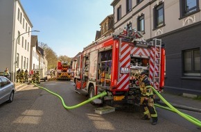 Feuerwehr Essen: FW-E: Aufmerksame Nachbarin verhindert Schlimmeres - Feuer in Wohnung schnell gelöscht