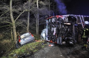 Freiwillige Feuerwehr Bedburg-Hau: FW-KLE: Verkehrsunfall mit LKW: PKW-Fahrerin verstirbt an der Unfallstelle