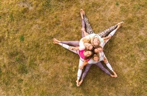 Aletsch Arena AG: Yoga im Antlitz schneebemützter Viertausender