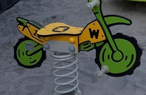 Polizeidirektion Koblenz: POL-PDKO: Spielger&auml;t von Sparkassen-Spielplatz gestohlen