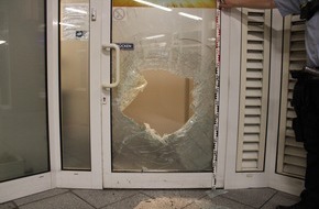 Polizei Rheinisch-Bergischer Kreis: POL-RBK: Bergisch Gladbach - Unbekannte brechen in Spielhalle ein