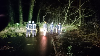 Freiwillige Feuerwehr Werne: FW-WRN: TH_1_B- LG 2 und LZ 1: Bau, auf Fahrbahn