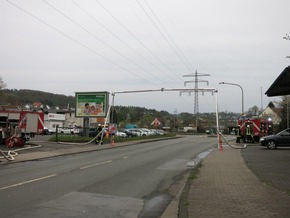 FW-AR: Basislöschzug 6 der Arnsberger Feuerwehr festigt Zusammenarbeit mit gemeinsamer Übung