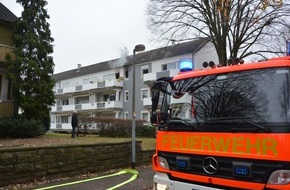 Feuerwehr Mülheim an der Ruhr: FW-MH: Wohnungsbrand. Frau und Kleinkind konnten sich in letzter Minute retten.