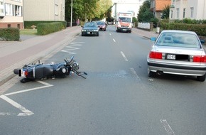Polizeiinspektion Nienburg / Schaumburg: POL-STH: Motorradfahrer bei Verkehrsunfall schwer verletzt