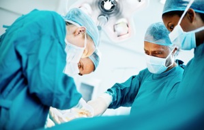 Schön Klinik: PM | Partnerschaftliche Zukunftsstrategie: Schön Klinik Neustadt und UKSH bündeln Kräfte in der Chirurgie