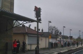 Bundespolizeiinspektion Stuttgart: BPOLI S: 22-Jähriger klettert auf Bahnsignal