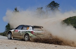 Skoda Auto Deutschland GmbH: Rallye Portugal: Doppelführung für SKODA (BILD)
