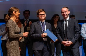 FERCHAU GmbH: FERCHAU AVIATION vergibt DGLR-Nachwuchspreis auf Deutschem Luft- und Raumfahrtkongress