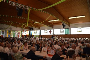 FW-PB: 100 Kuchen und Torten, 1600 Schnittchen und 220 Liter Kaffee: Am Wochenende haben die Brandschützer aus dem Kreis Paderborn den traditionellen Seniorennachmittag gefeiert.