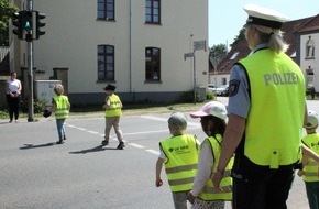 Kreispolizeibehörde Kleve: POL-KLE: Schreiben, Rechnen, Straßenverkehr / Vorschulkinder machen wertvolle Erfahrungen