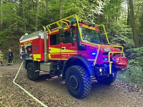 FW Stuttgart: Waldbrand auf 6.500 Quadratmetern in Stuttgart-Rohracker