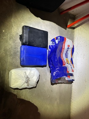 ZOLL-HH: Zoll zieht Drogenhändler in Kiel aus dem Verkehr, Tatverdächtige Brüder wurden festgenommen