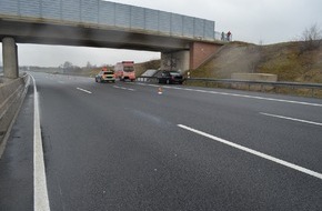 Polizeiinspektion Hildesheim: POL-HI: Sekundenschlaf auf BAB 7 - Verkehrsunfall mit leicht verletzter Person und 10km Rückstau