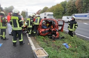 Feuerwehr Mülheim an der Ruhr: FW-MH: Verkehrsunfall mit zwei verletzten Personen auf der A40