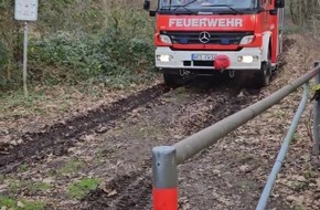 Feuerwehr Schermbeck: FW-Schermbeck: Hund in Drahtzaun