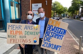 ÖKOWORLD AG: ÖKOWORLD FOR FUTURE: Klimastreik am 25. September vor dem Firmengebäude Hilden / Protest gegen die anhaltende Klimazerstörung und für die Einhaltung des Paris-Abkommens
