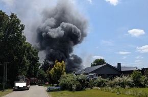 Polizeiinspektion Cuxhaven: POL-CUX: Garagenbrand in Wanhöden (Foto im Anhang)