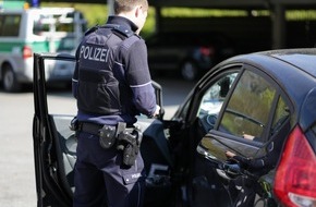 Polizei Mettmann: POL-ME: Polizei kontrolliert mutmaßlichen Dealer - Velbert - 2210048