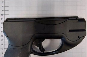 Bundespolizeidirektion Sankt Augustin: BPOL NRW: Druckluftwaffe und Messer im Rucksack - Bundespolizei beschlagnahmt gef&auml;hrliche Gegenst&auml;nde im Dortmunder Hauptbahnhof