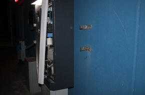 Polizei Hagen: POL-HA: Kassenautomat am Parkhaus des Westfalenbades aufgebrochen - Zeugen gesucht