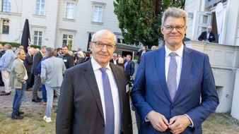Bundesingenieurkammer: Investitionen allein bauen nicht: Bundesingenieurkammer mahnt mittelstandsfreundliche Politik an / Politischer Abend der Bundesingenieurkammer: Bundesverkehrsminister Schnieder h&auml;lt Gru&szlig;wort