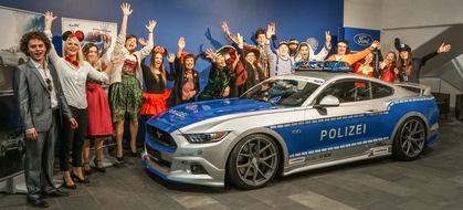 Ford-Werke GmbH: Mit 421 Pferdestärken verstärkt ein Ford Mustang im Polizei-Ornat den Kölner Rosenmontagszug (FOTO)