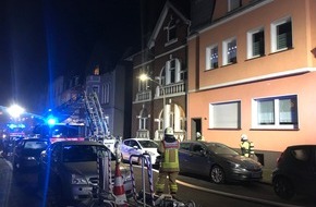 Feuerwehr Bottrop: FW-BOT: Kellerbrand auf der Neustraße, Eine Person über Drehleiter in Sicherheit gebracht