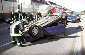 Feuerwehr Essen: FW-E: Verkehrsunfall auf der A40, PKW überschlagen, Bildbeilage