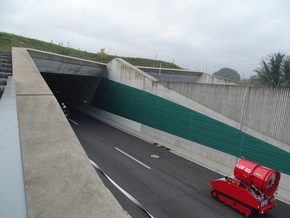 FW Reichenau: Brennendes Fahrzeug im Tunnel - Feuerwehren üben den Ernstfall - Brandschutzübung im Tunnel Waldsiedlung B33 - Tunnel-Waldsiedlung, 11.10.2025