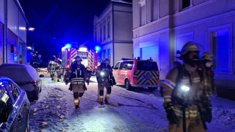 Freiwillige Feuerwehr Menden: FW Menden: Rauchentwicklung im Gebäude