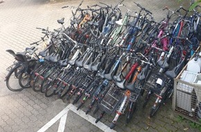 Polizeidirektion Bad Segeberg: POL-SE: Wedel - Polizei findet bei der Vollstreckung eines Haftbefehls 60 Fahrräder