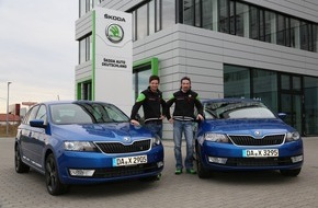 Skoda Auto Deutschland GmbH: SKODA Werksfahrer Sepp Wiegand und Frank Christian freuen sich über Rapid Spaceback (FOTO)