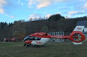 Kreisfeuerwehrverband Calw e.V.: KFV-CW: Schwerer LKW Unfall auf der B28 bei Rohrdorf - Fahrer mit lebensgefährlichen Verletzungen in Klinik gefolgen