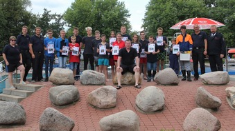 Freiwillige Feuerwehr Werne: FW-WRN: Die Werner Jubiläumswanne bringt Glück bei der dritten Auflage des Badewannenrennens der Jugendfeuerwehren im Kreis Unna